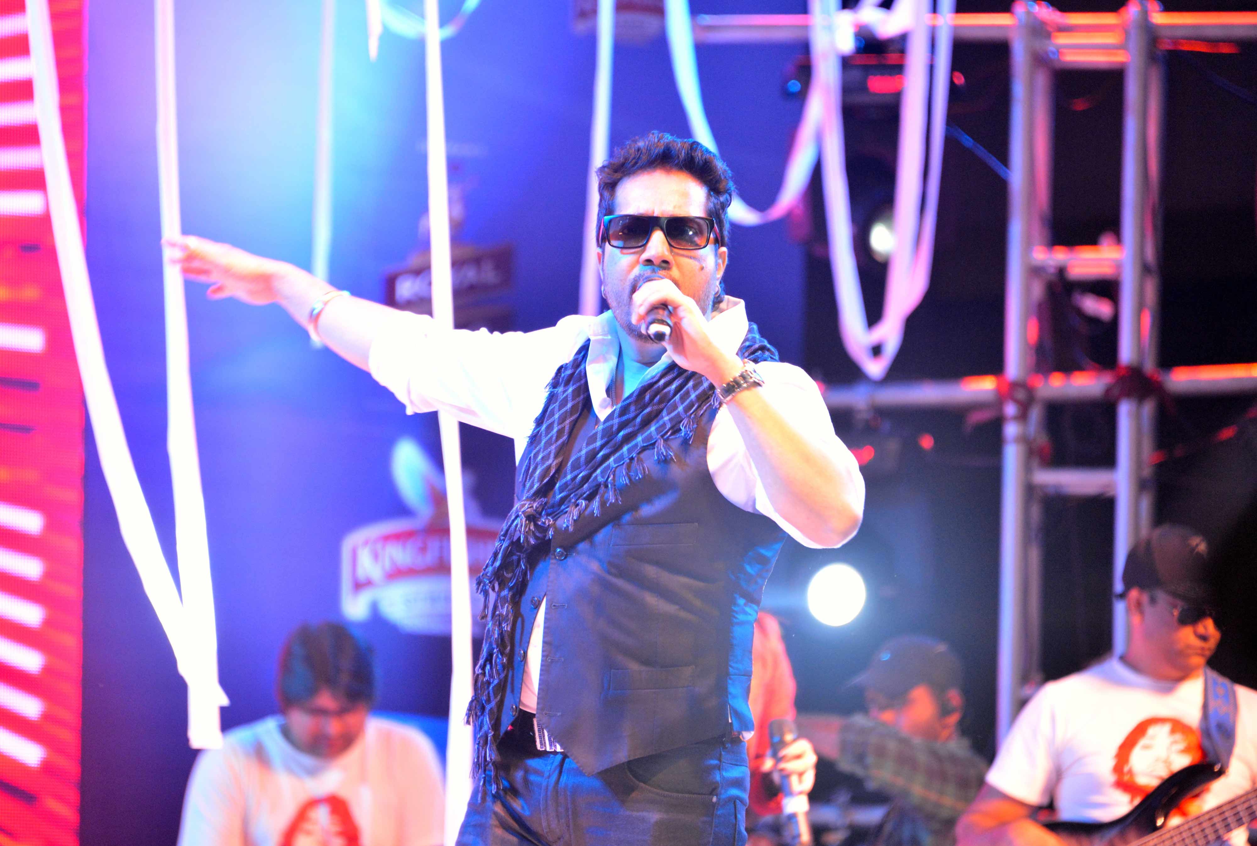 Mika Singh in Nagpur.